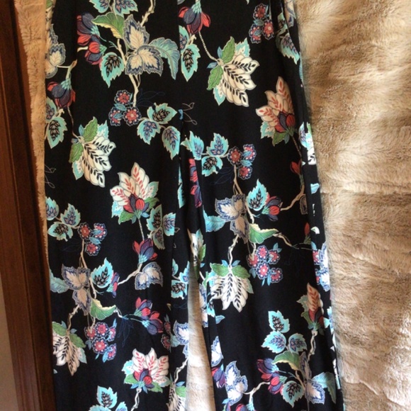 J Jill Wearever Collection Full- Leg Cropped floral pants, XS/small - Picture 3 of 4